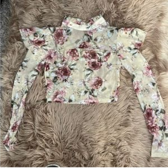 Floral Ruffle Long Sleeve crop Top - Picture 4 of 4